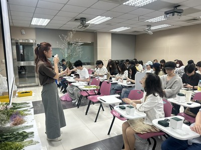 114學年度插花手作活動圖片